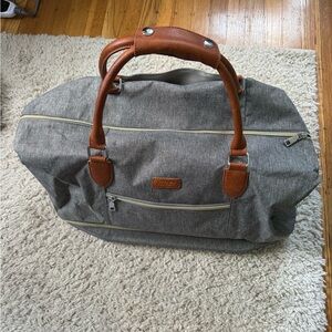 Weekender bag with bottom shoe compartment